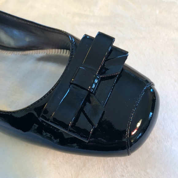 CALVIN KLEIN NWOT SIMONS PATENT LEATHER FRONT BOW - Picture 4 of 7